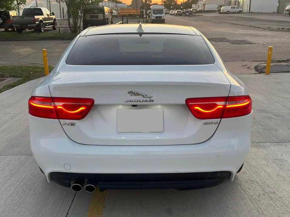 2017 Jaguar XE - Image 8 of 19