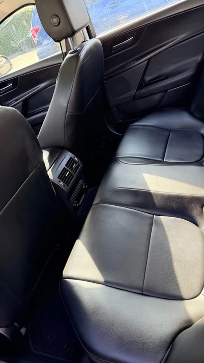 2017 Jaguar XE - Image 9 of 17