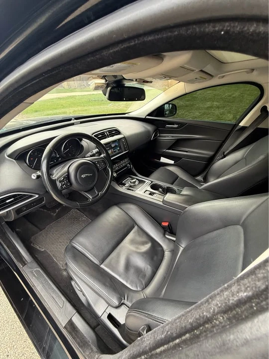 2017 Jaguar XE - Image 3 of 5