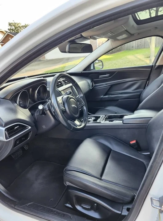 2017 Jaguar XE - Image 12 of 19