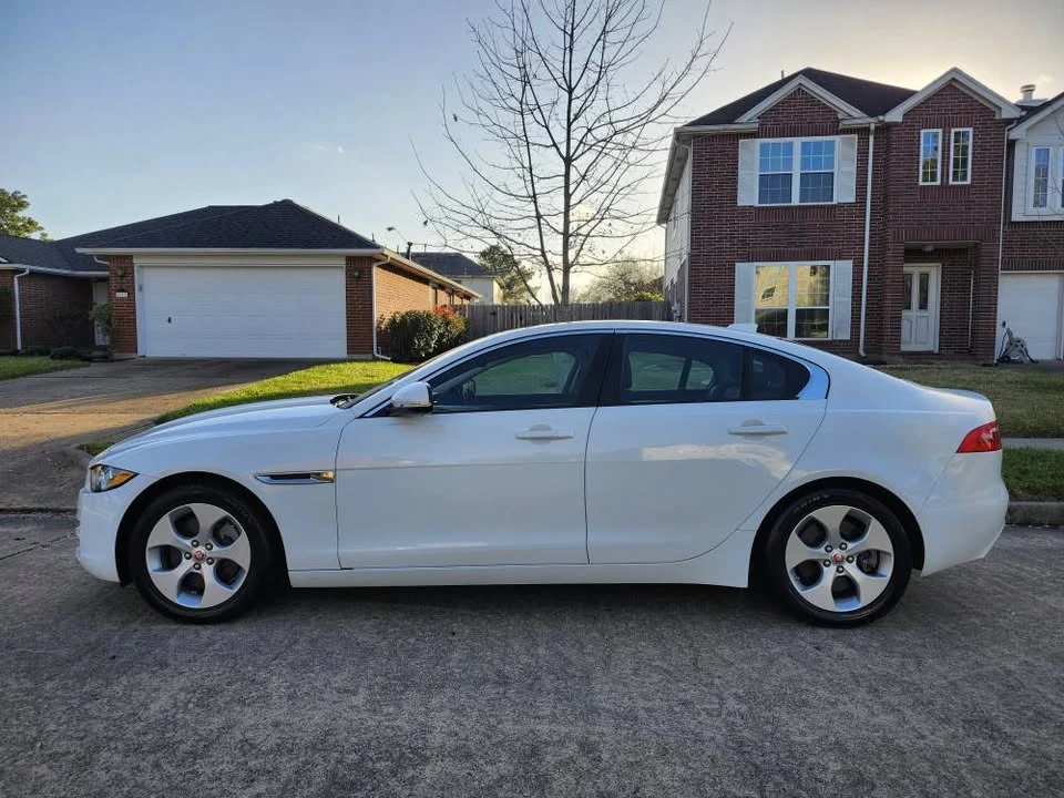 2017 Jaguar XE - Image 3 of 19