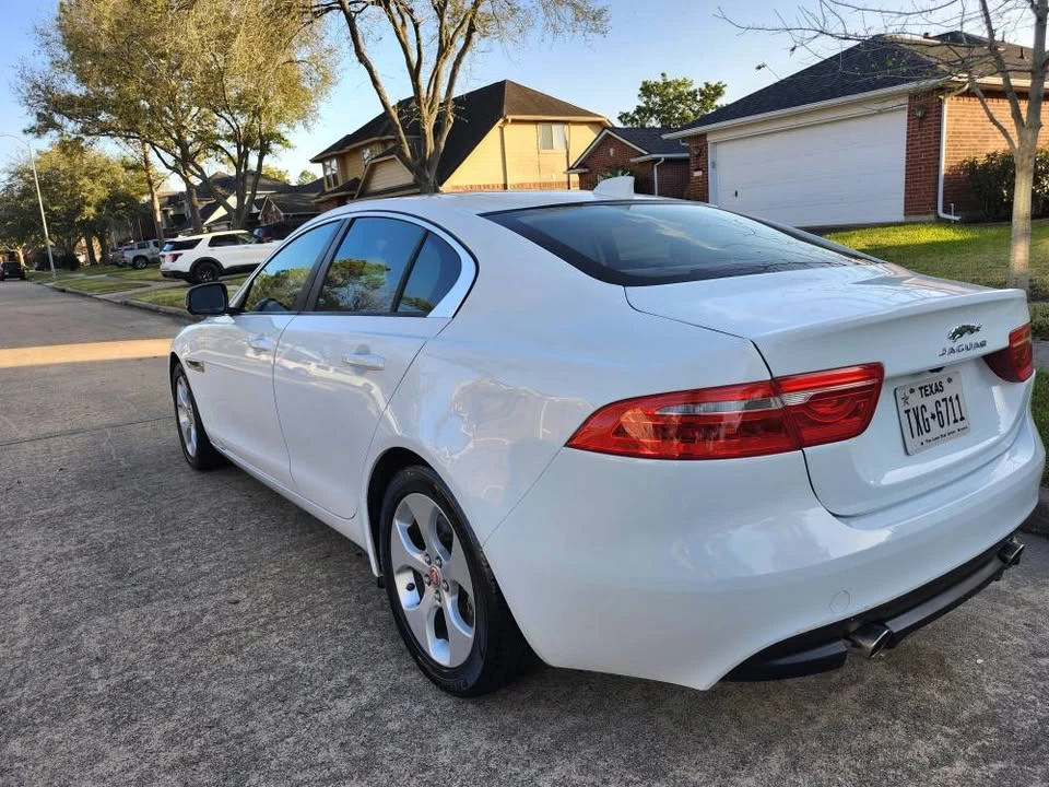 2017 Jaguar XE - Image 7 of 19