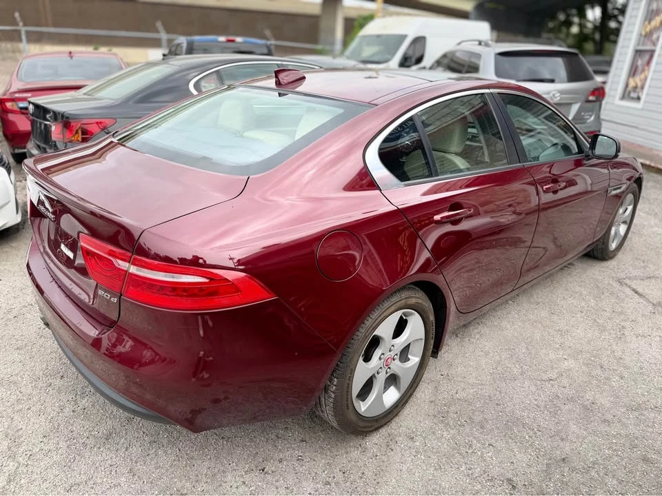 2017 Jaguar XE - Image 3 of 9