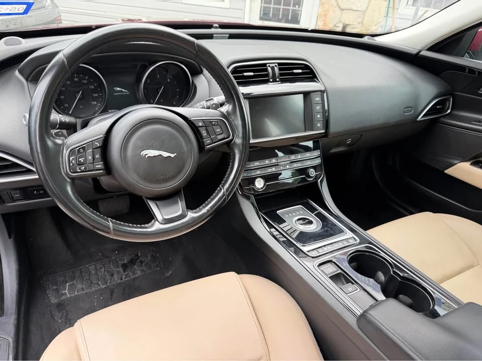 2017 Jaguar XE - Image 5 of 9