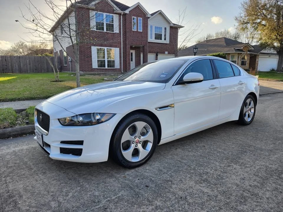 2017 Jaguar XE - Image 10 of 19