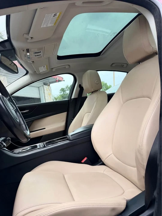 2017 Jaguar XE - Image 7 of 9