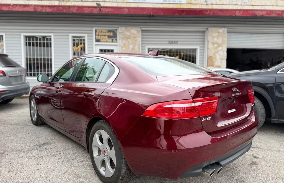 2017 Jaguar XE - Image 4 of 9