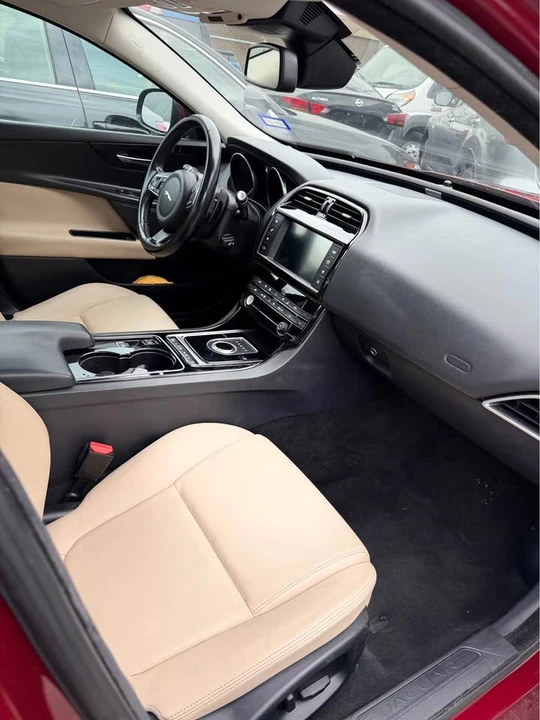 2017 Jaguar XE - Image 6 of 9