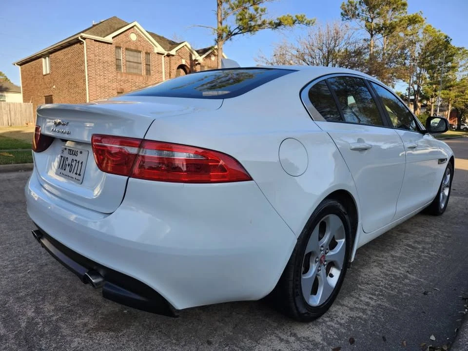 2017 Jaguar XE - Image 6 of 19