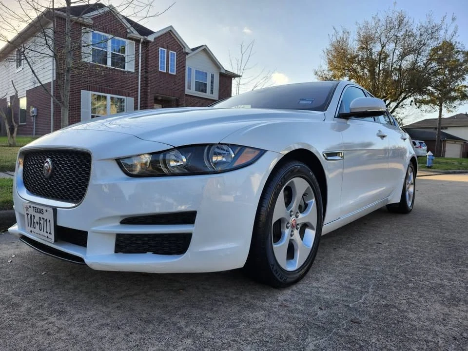 2017 Jaguar XE - Image 9 of 19