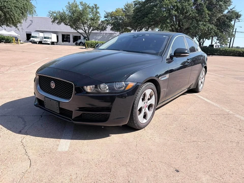 2017 Jaguar XE - Image 3 of 16
