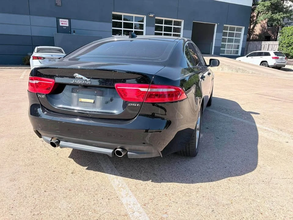 2017 Jaguar XE - Image 7 of 16