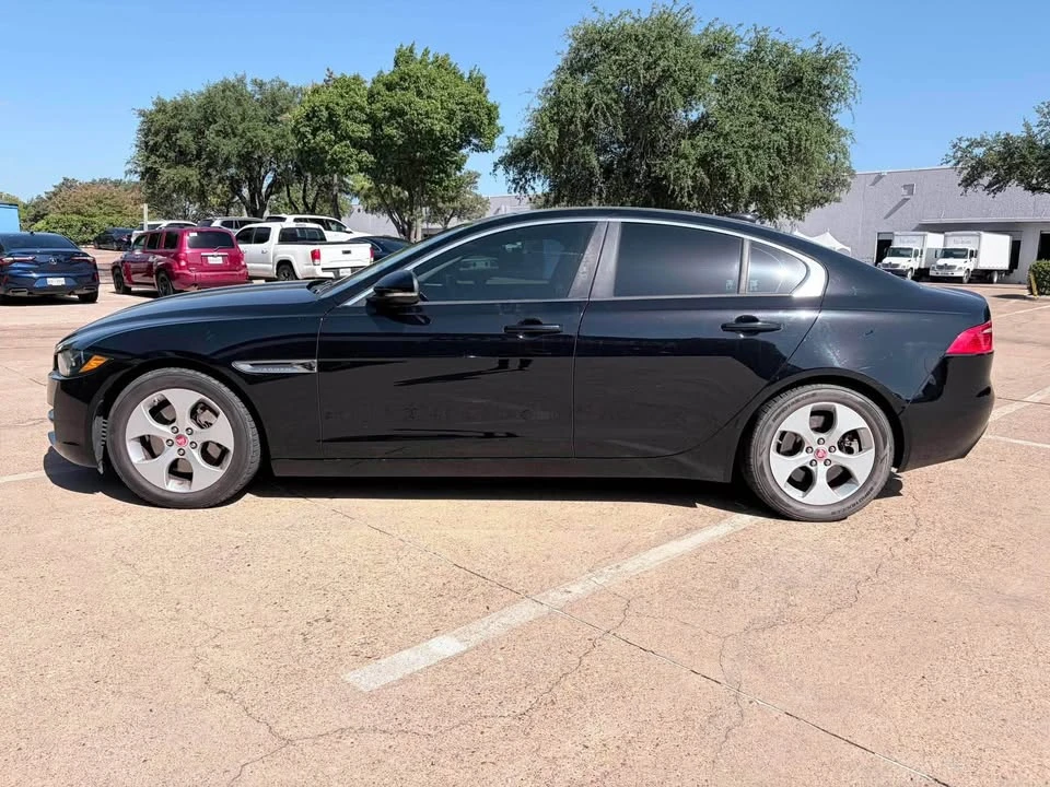 2017 Jaguar XE - Image 4 of 16