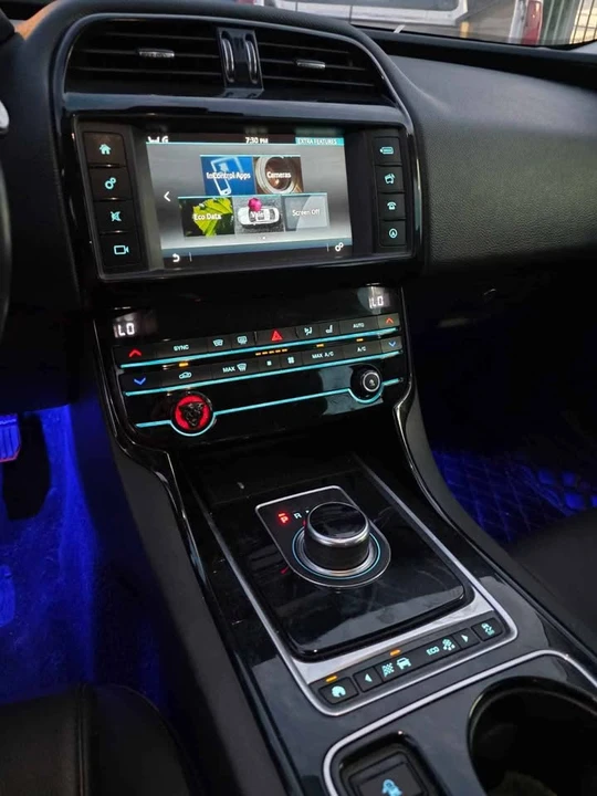 2017 Jaguar XE - Image 2 of 11