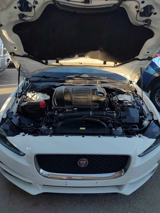 2017 Jaguar XE - Image 7 of 11