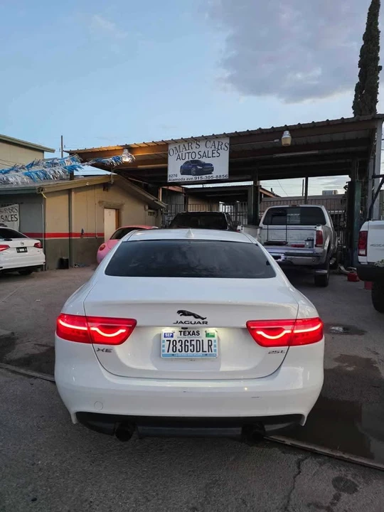 2017 Jaguar XE - Image 9 of 11