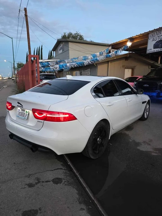 2017 Jaguar XE - Image 11 of 11