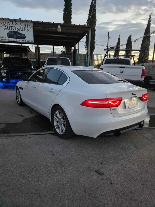 2017 Jaguar XE - Image 10 of 11