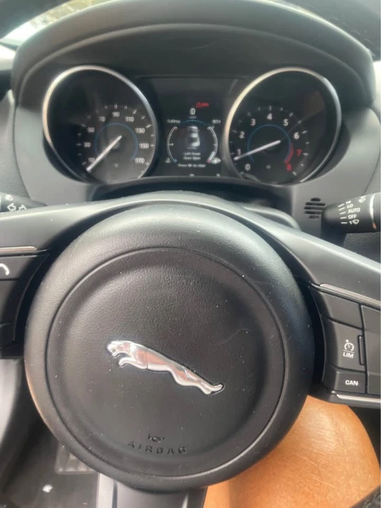 2017 Jaguar XE - Image 10 of 10