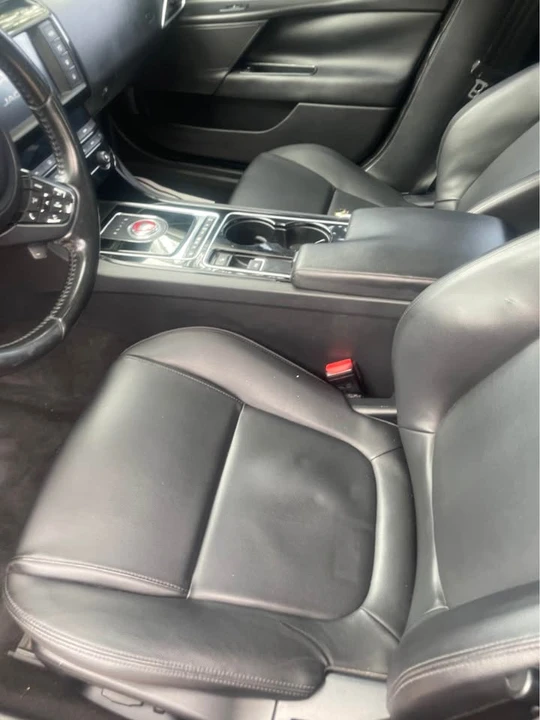 2017 Jaguar XE - Image 7 of 10