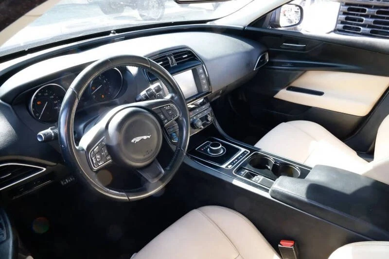 2017 Jaguar XE - Image 17 of 18
