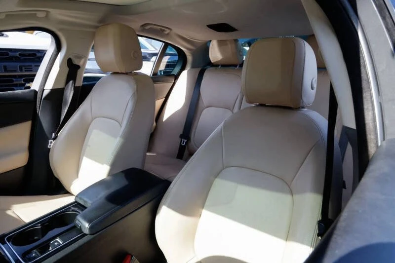 2017 Jaguar XE - Image 16 of 18