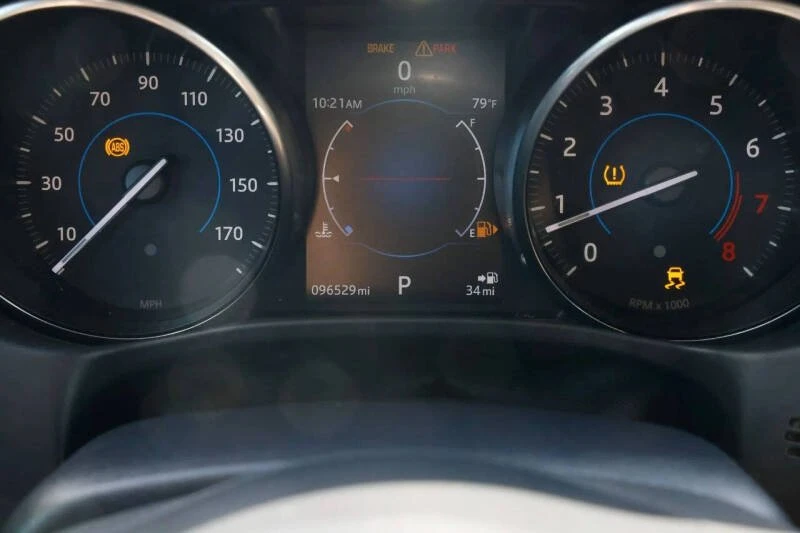 2017 Jaguar XE - Image 13 of 18