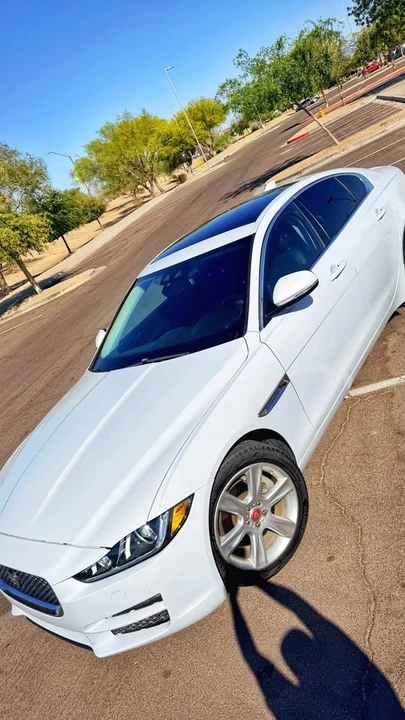 2017 Jaguar XE - Image 3 of 18