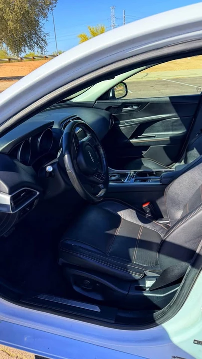 2017 Jaguar XE - Image 14 of 18