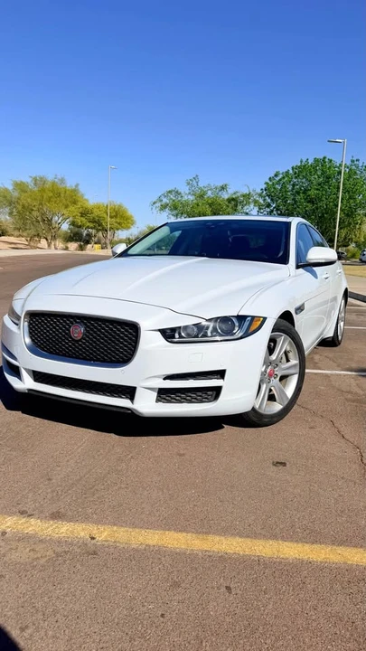 2017 Jaguar XE - Image 11 of 18