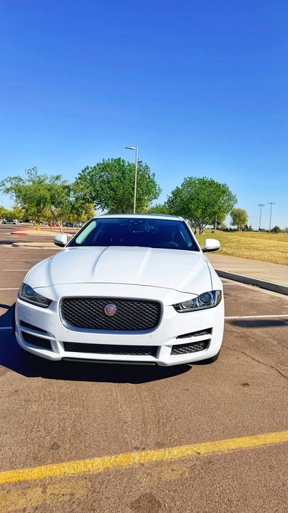 2017 Jaguar XE - Image 2 of 18