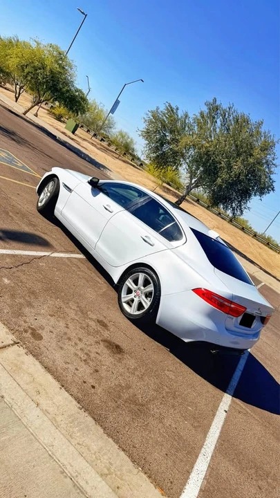 2017 Jaguar XE - Image 4 of 18