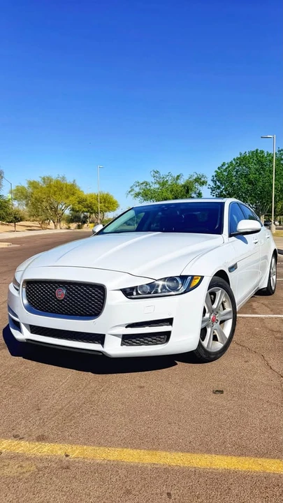 2017 Jaguar XE - Image 7 of 18