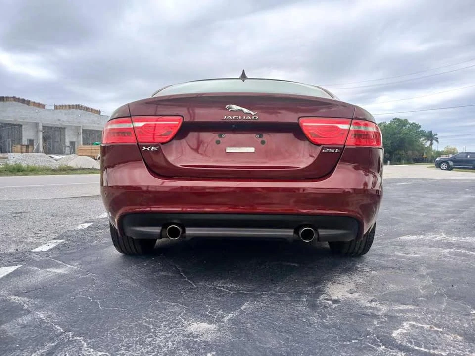 2017 Jaguar XE - Image 5 of 8