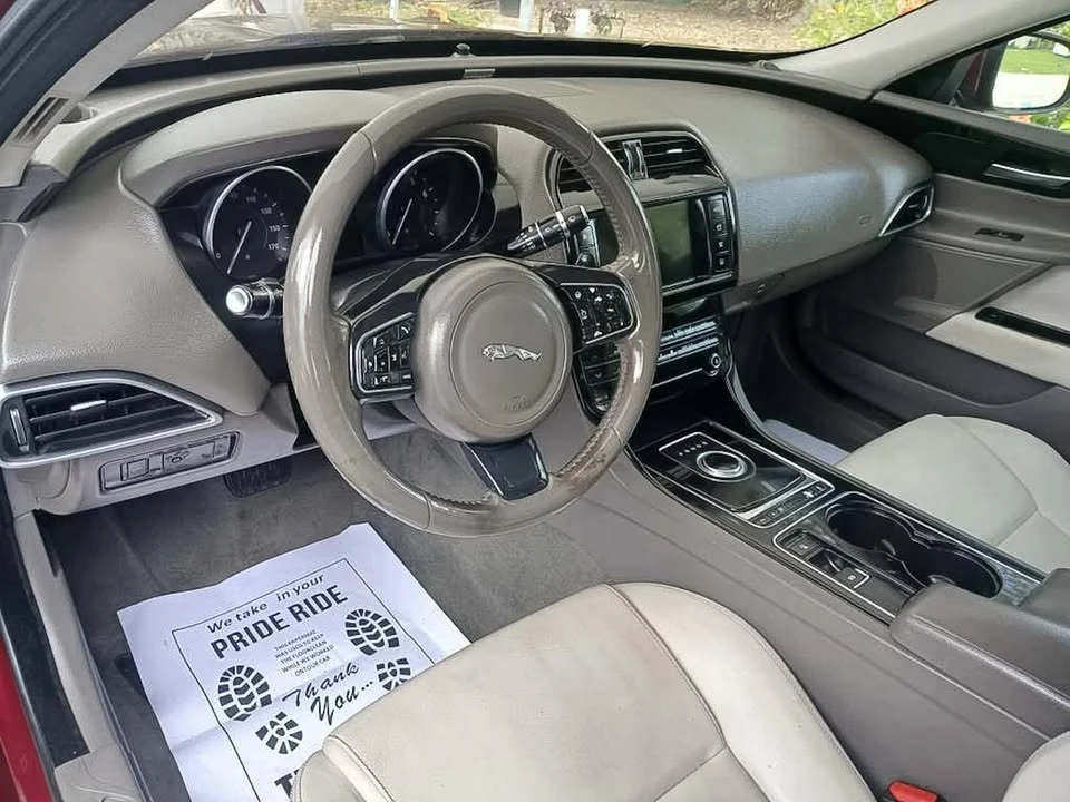 2017 Jaguar XE - Image 7 of 8