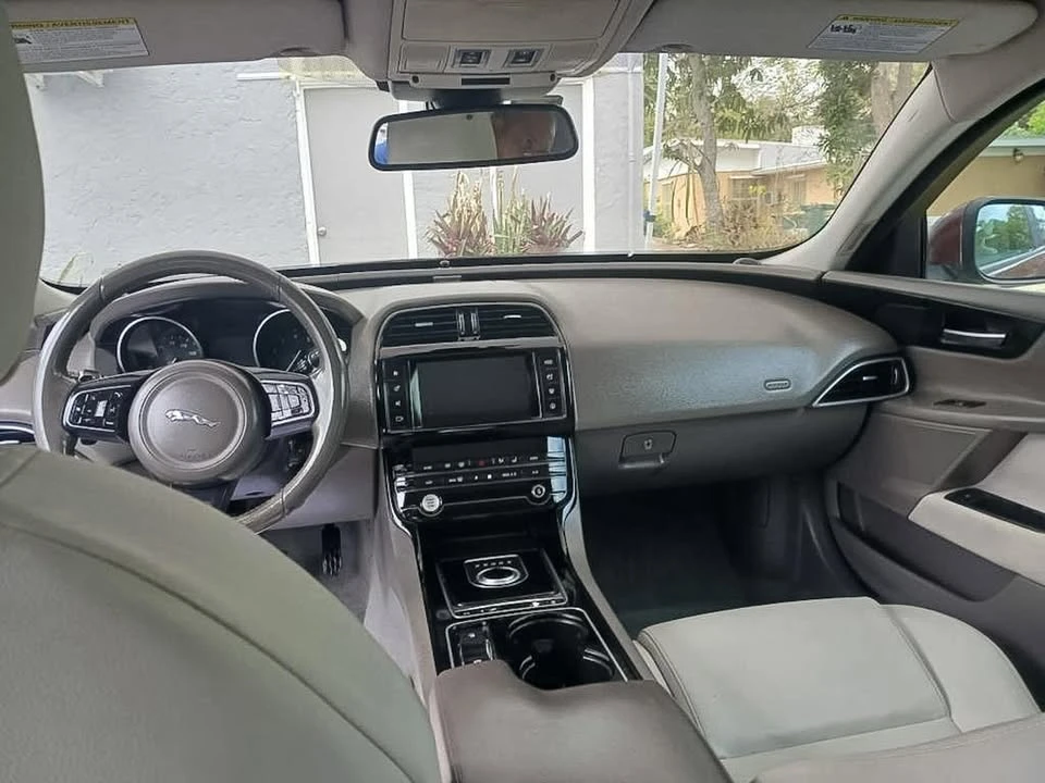 2017 Jaguar XE - Image 8 of 8