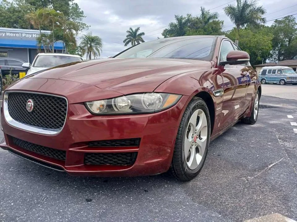 2017 Jaguar XE - Image 3 of 8