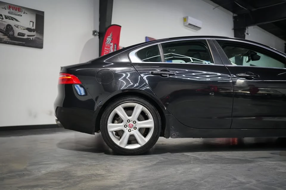 2017 Jaguar XE - Image 8 of 20