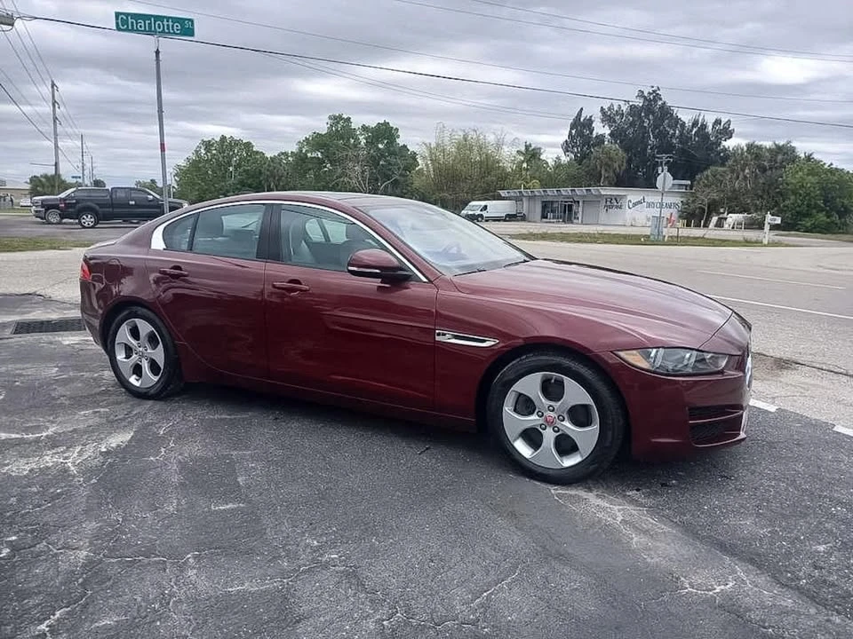 2017 Jaguar XE - Image 4 of 8