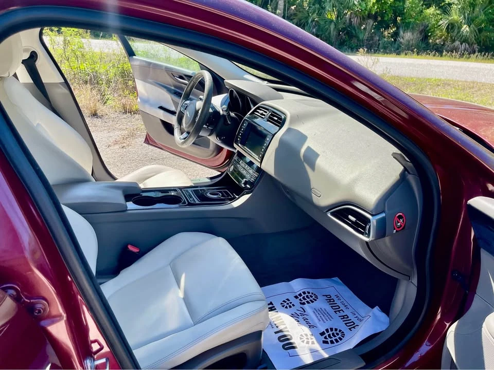 2017 Jaguar XE - Image 13 of 16