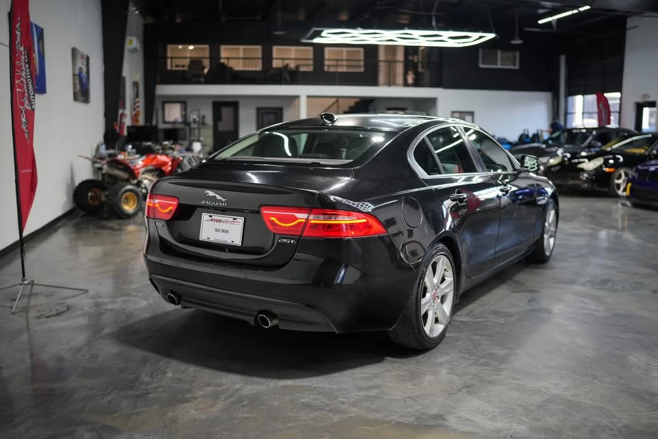 2017 Jaguar XE - Image 9 of 20