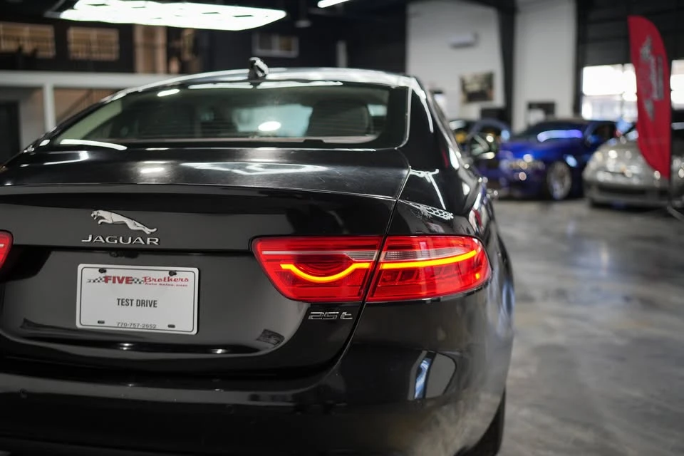 2017 Jaguar XE - Image 11 of 20