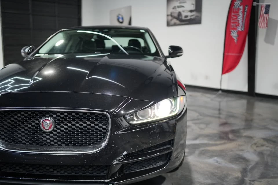 2017 Jaguar XE - Image 3 of 20