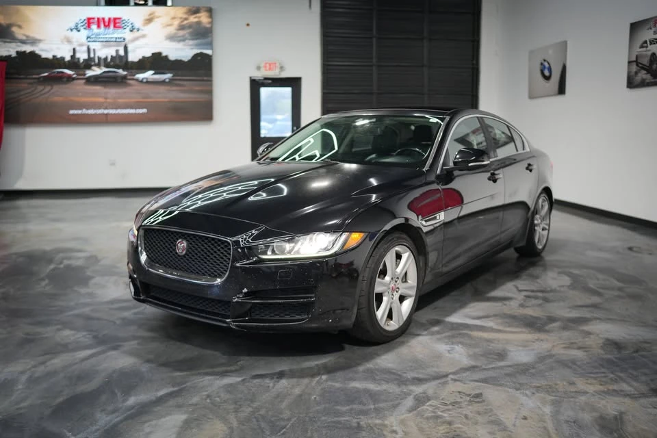 2017 Jaguar XE - Image 5 of 20