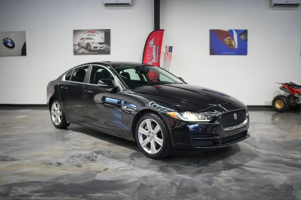 2017 Jaguar XE - Image 4 of 20