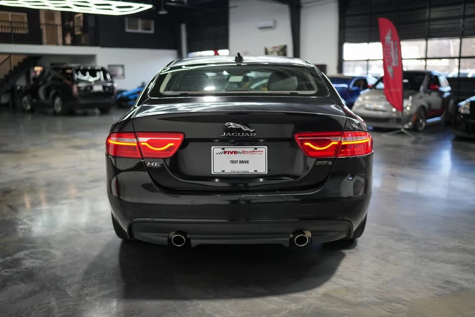 2017 Jaguar XE - Image 10 of 20
