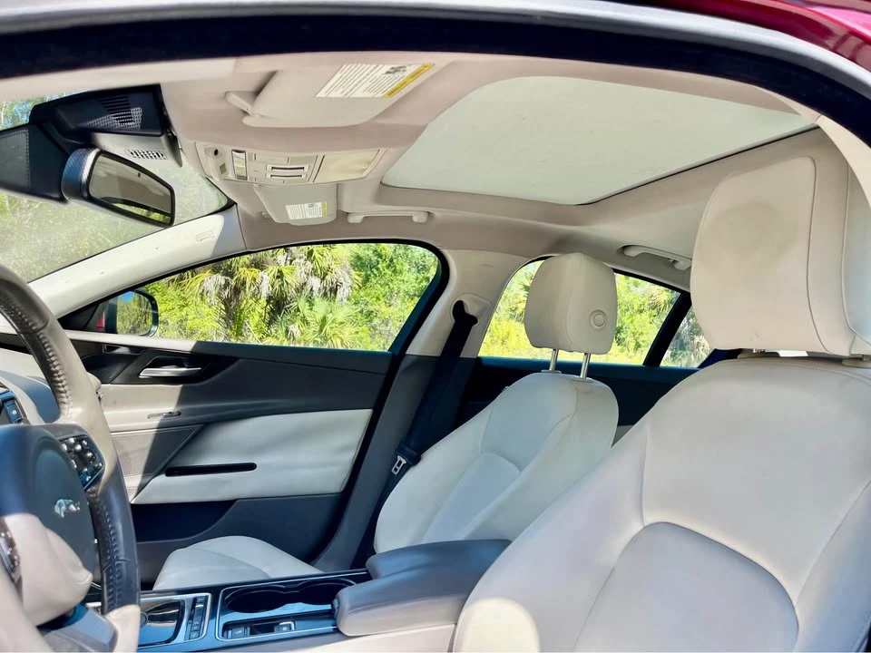 2017 Jaguar XE - Image 10 of 16