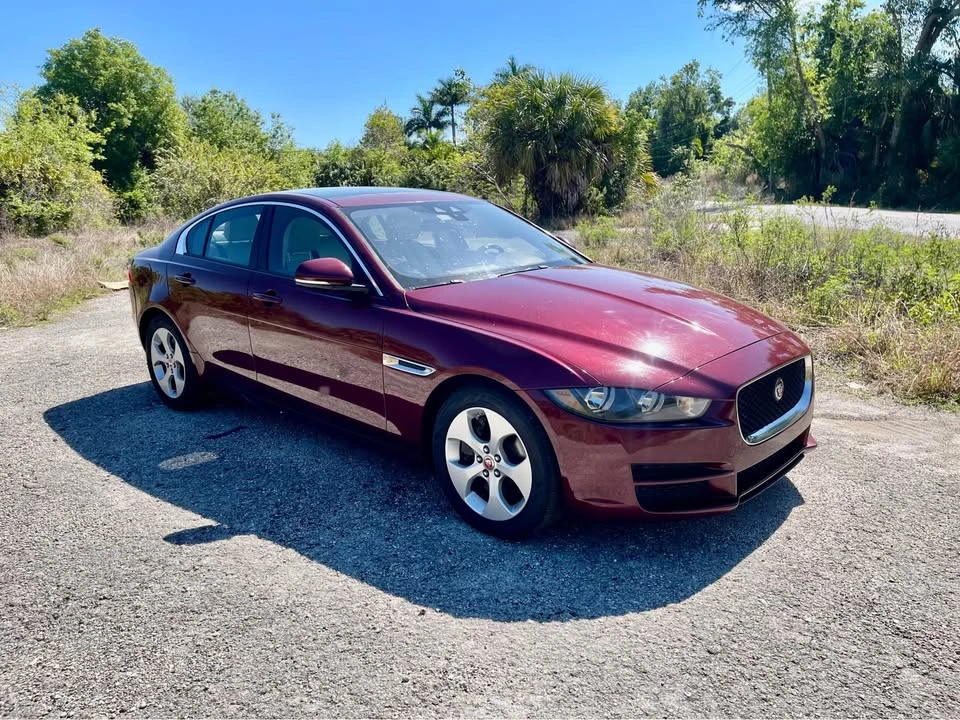 2017 Jaguar XE - Image 7 of 16