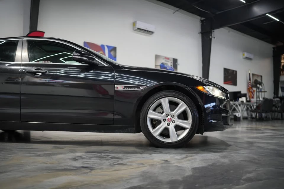 2017 Jaguar XE - Image 7 of 20