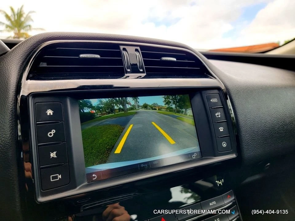 2017 Jaguar XE - Image 11 of 12